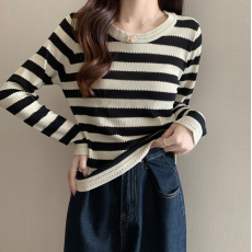 批发早秋新款条纹上衣宽松圆领镂空长袖<b class='q'>针织衫</b>