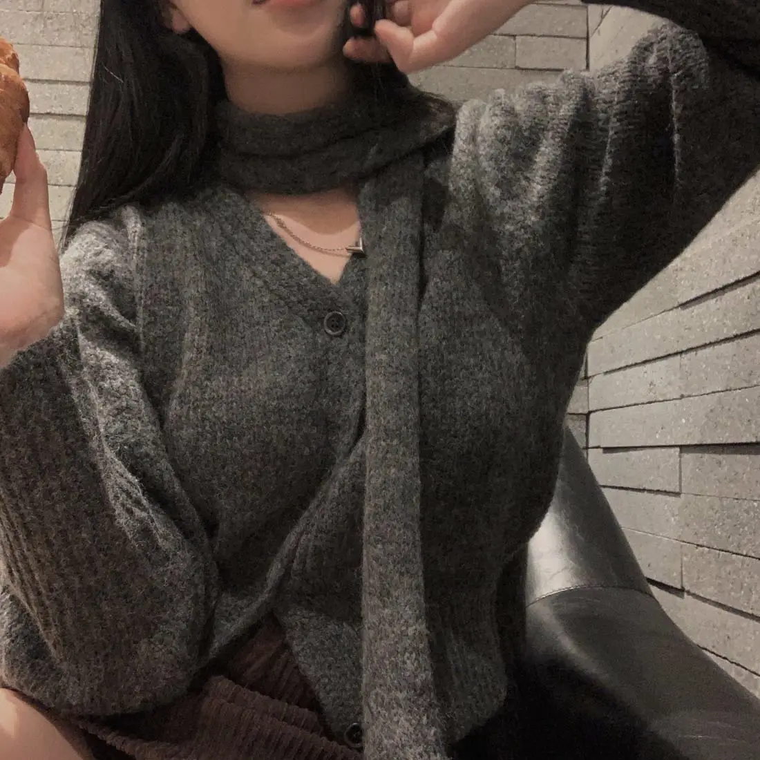 복고 V넥 긴팔 니트 코트 상세 이미지 4