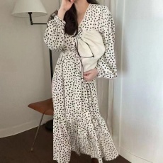 批发<b class='q'>韩国</b>chic秋季法式花边V领满屏碎花设计系带收腰泡泡袖连衣裙