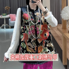 批发新中式<b class='q'>女装</b>唐装汉服冬款刺绣棉衣<b class='q'>中国风</b>马甲2025夹棉背心盘扣外套