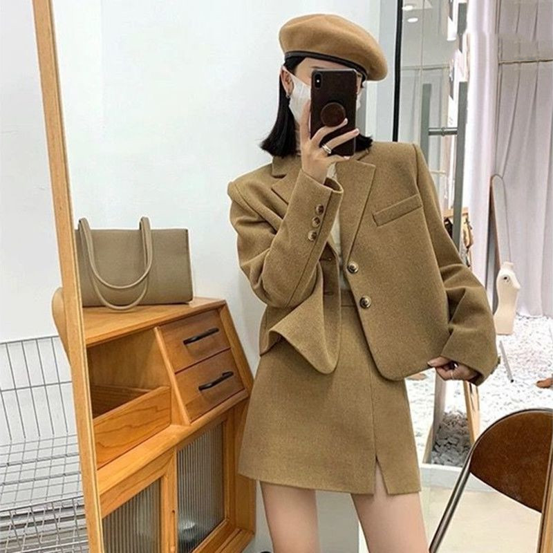 Autumn and winter temperament goddess style high-end Internet celebrity Xiaoxiang style fashionable woolen coat and skirt two-piece suit