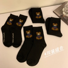 批发实拍实价 秋冬羽毛熊保暖中筒袜百搭黑色小熊<b class='q'>袜子</b>简约堆堆袜4双装