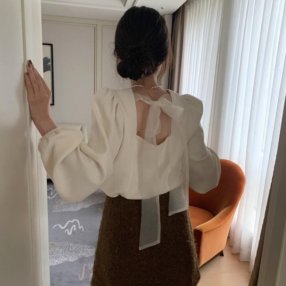 한국 ins 보 주님 섹션 부드러운 바람 외국 가스 뒤로 나비 매듭 망사 레이스업 거품 소매 셔츠 맨위
