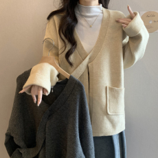 批发实拍2025秋冬新款大码女装<b class='q'>胖</b><b class='q'>mm</b><b class='q'>针织</b>开衫V领宽松毛衣加厚外套上衣