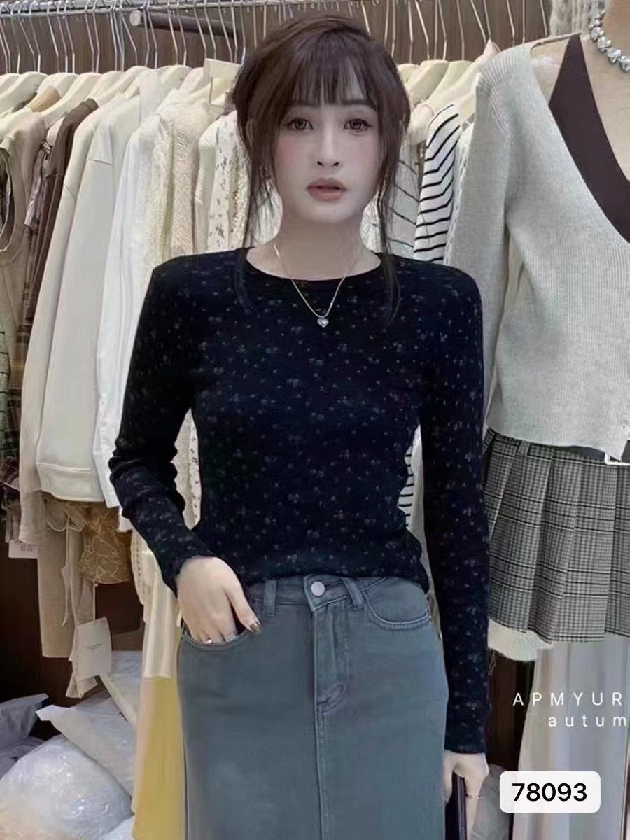 白水女同款2023秋冬韓版小清新圓領小碎花印花百搭長袖上衣