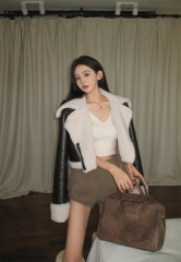Actual shot of a loose, slim and versatile short leather jacket with a western style.