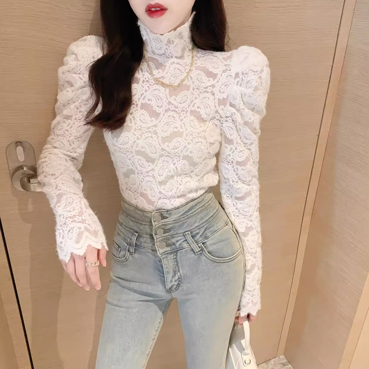 秋冬季高領蕾絲打底衫女新款洋氣內搭泡泡袖氣質鈎花長袖修身上衣