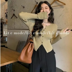 批发春季V领针织衫女短款设计感小众开衫外套ins修身显瘦收腰别致上衣