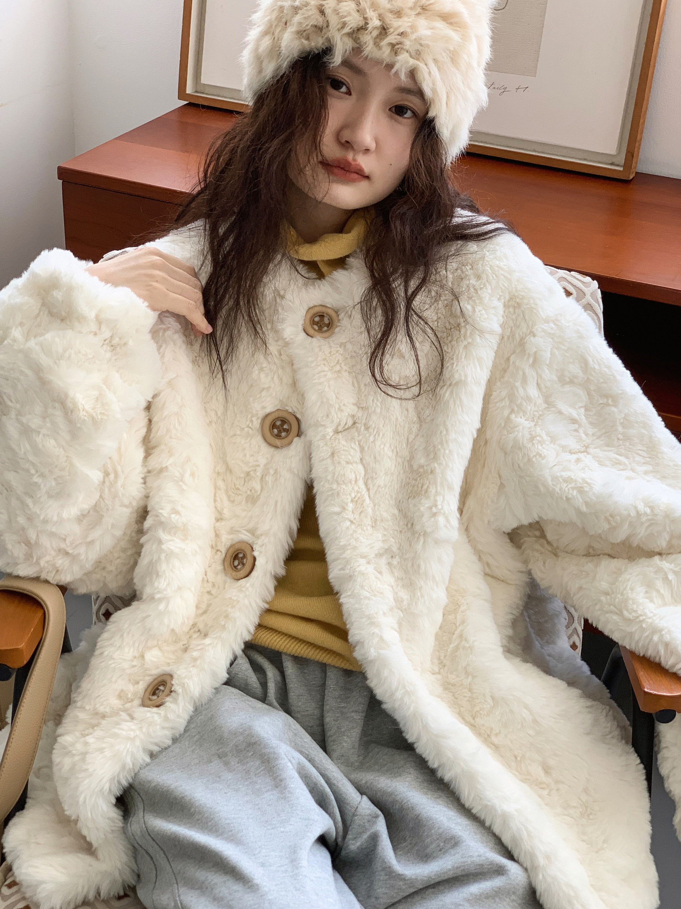 EM August Milky White Small Fragrance Style Lamb Wool Jacket Women's Winter 2023 New Loose Soft Waxy Plush Top