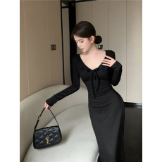 批发实拍<b class='q'>复古</b>性感V领荷叶边绑带收腰显瘦长袖针织连衣裙女