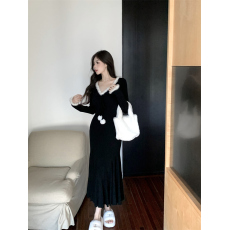 批发实拍实价~2025法式纯欲黑色修身连衣裙气质设计感秋冬打底长裙女