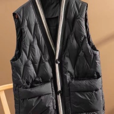 批发品牌专柜撤柜外贸原单<b class='q'>清仓</b>一眼惊艳的马甲法国设计撞色羽绒棉服