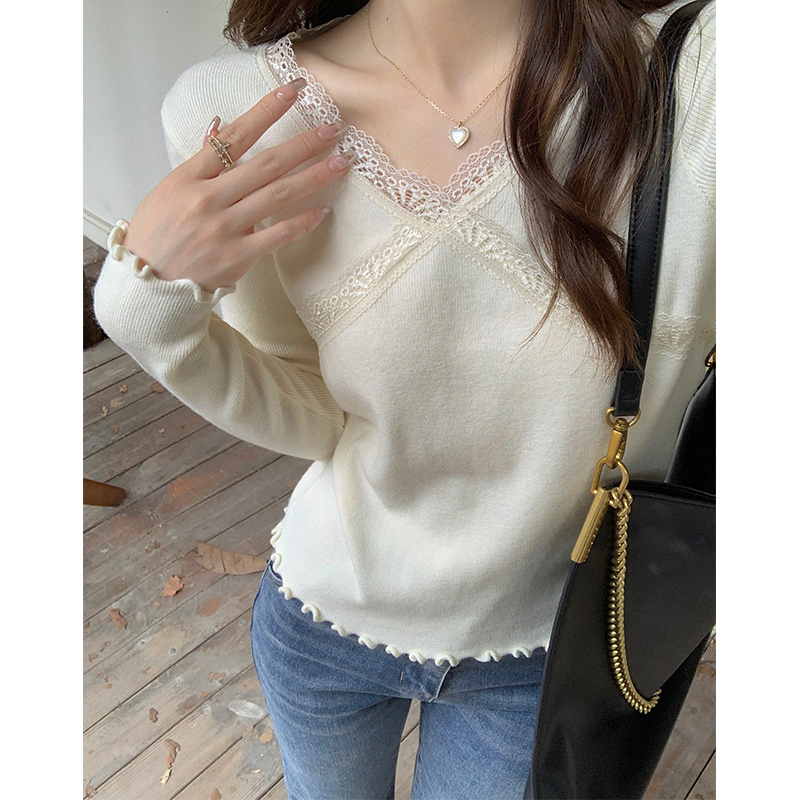 Real shot of French V-neck knitted bottoming shirt for women in autumn and winter with lace sexy clavicle slim fit top