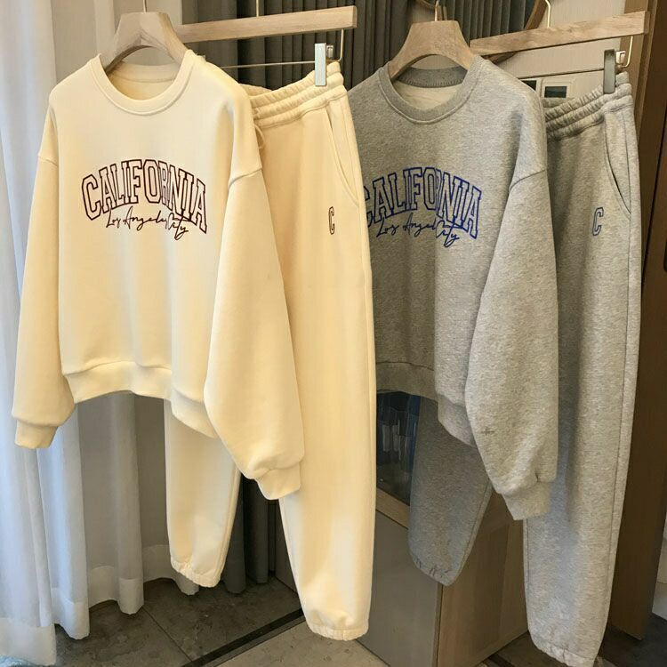 Casual sports suit for women 2023 spring and autumn new fashion loose printed sweatshirt and trousers two-piece set