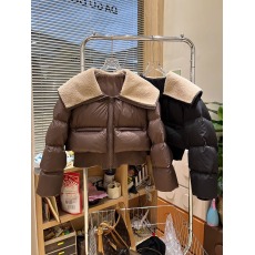批发羽绒服女短款2025新款羊羔毛拼接大翻领小个子设计感<b class='q'>秋</b>冬气质外套