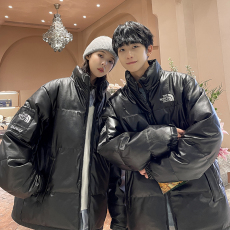 批发高街免洗羽绒服男女皮衣情侣同款加厚潮流拼色刺绣防寒防水PU外套