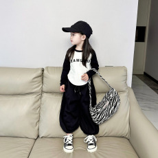 批发精品纯棉儿童洋气套装圆领<b class='q'>T</b><b class='q'>桖</b>休闲黑色卫裤男女宝宝