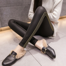 批发实拍2023新款加绒侧边条纹皮裤百搭高腰显瘦弹力外穿修身<b class='q'>打底裤</b>女