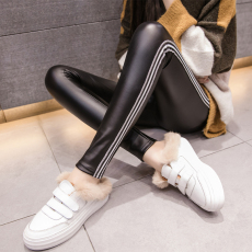 批发实拍2023新款加绒侧边条纹皮裤百搭高腰显瘦弹力外穿修身<b class='q'>打底裤</b>女