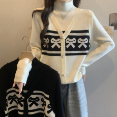 批发实拍2025秋冬新款大码女装<b class='q'>胖</b><b class='q'>mm</b><b class='q'>假两件</b>显瘦减龄高领针织打底衫上衣