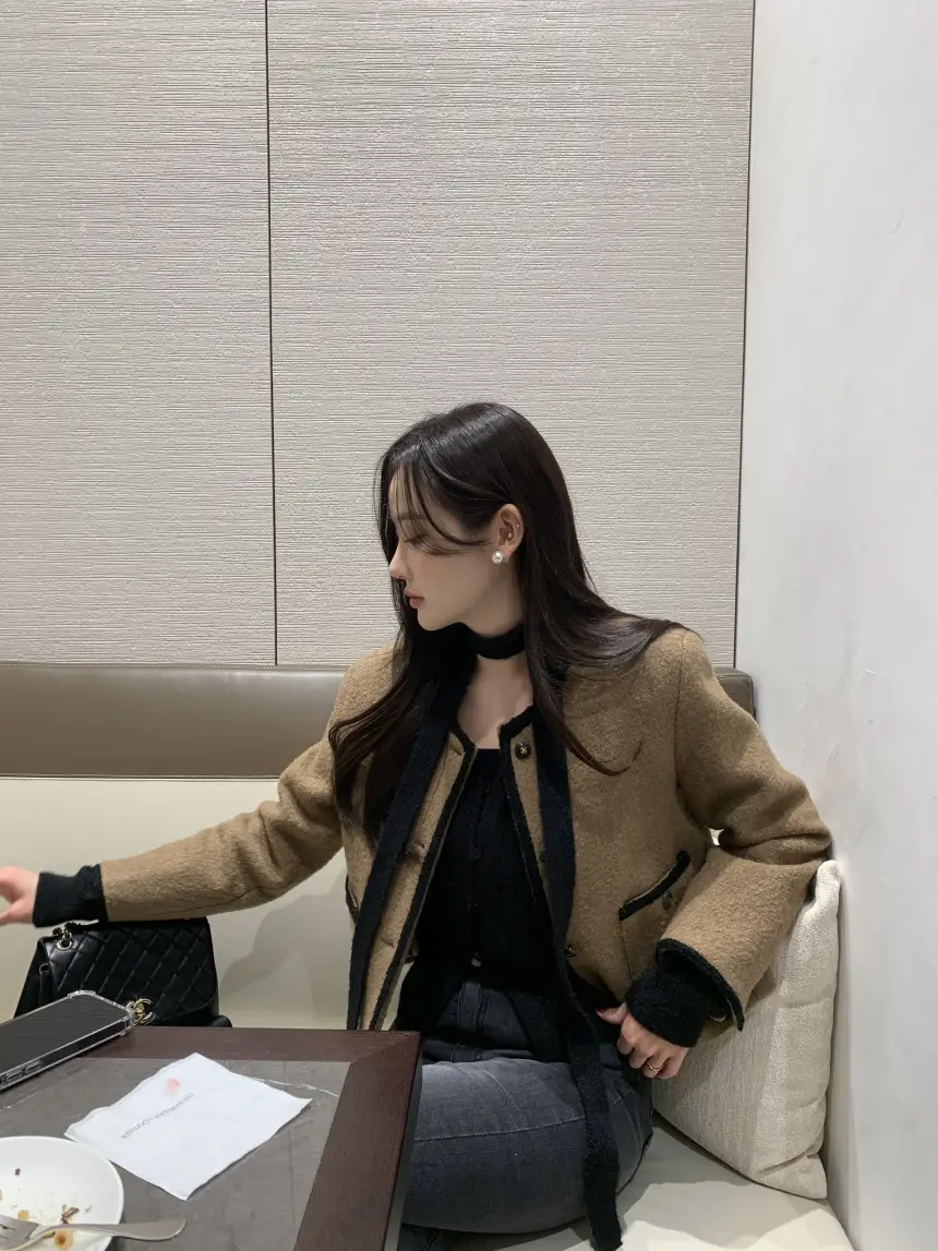 프렌치 스타일 단추 니트 조끼 상세 이미지 16
