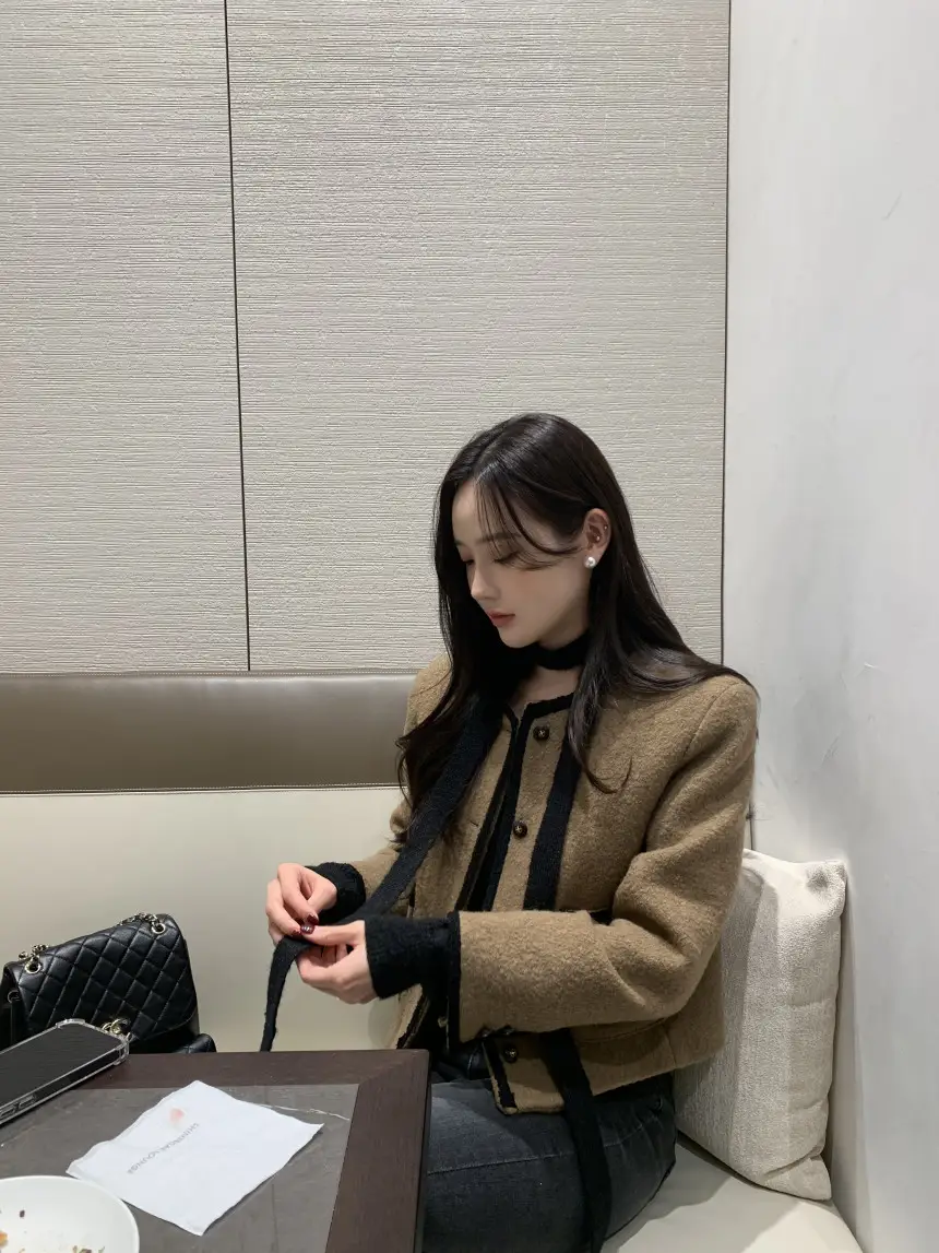 프렌치 스타일 단추 니트 조끼 상세 이미지 17