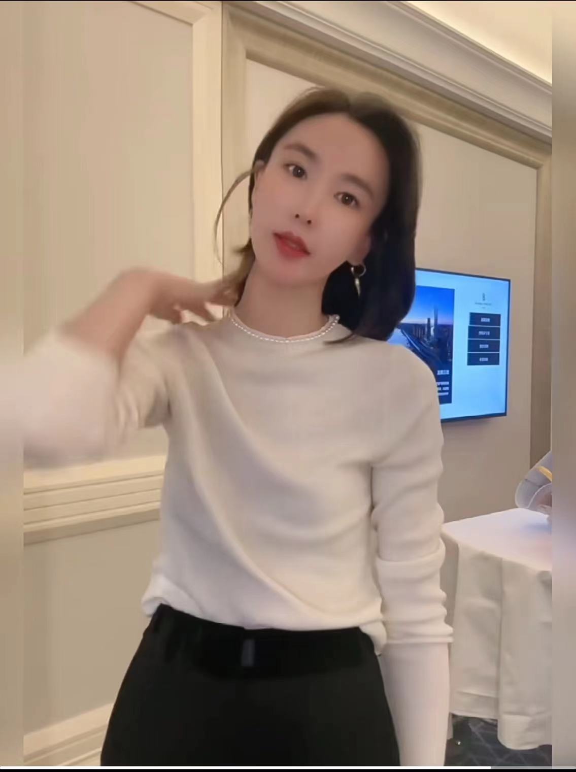 5566叶莎欧洲站珍珠圆领针织衫2023冬季新款修身美丽奴羊毛衫上衣