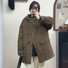 批发官图 <b class='q'>日系</b><b class='q'>复古</b>咖色棉服外套女2023冬季新款连帽牛角扣长袖休闲