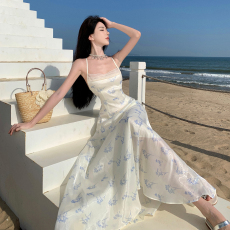 新款蓝风铃碎花吊带连衣裙夏海边度假小众设计国风气质长裙