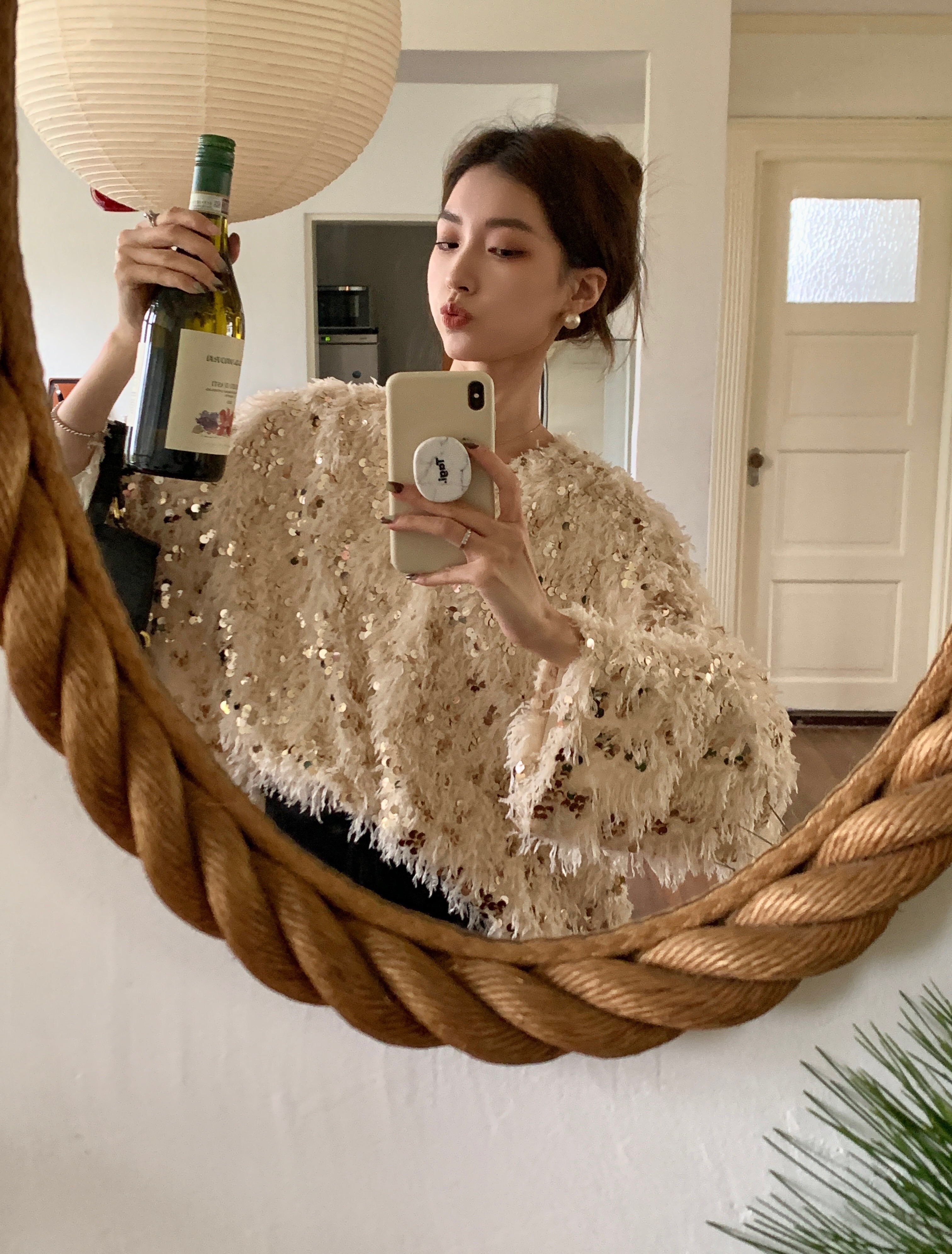 SourceWithU 閃閃惹人愛 節日氛圍感亮片V領毛毛女設計感寬鬆上衣