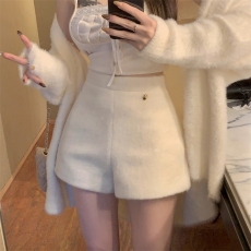 批发实拍实价 冬季洋气软糯毛绒A字<b class='q'>休闲</b>短裤百搭靴裤子高腰阔腿<b class='q'>热裤</b>女