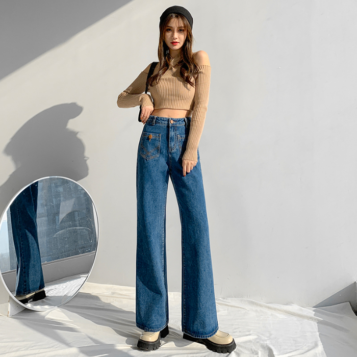 Real shot of 2024 early spring wide-leg jeans for women, slim and drapey loose straight pants trendy