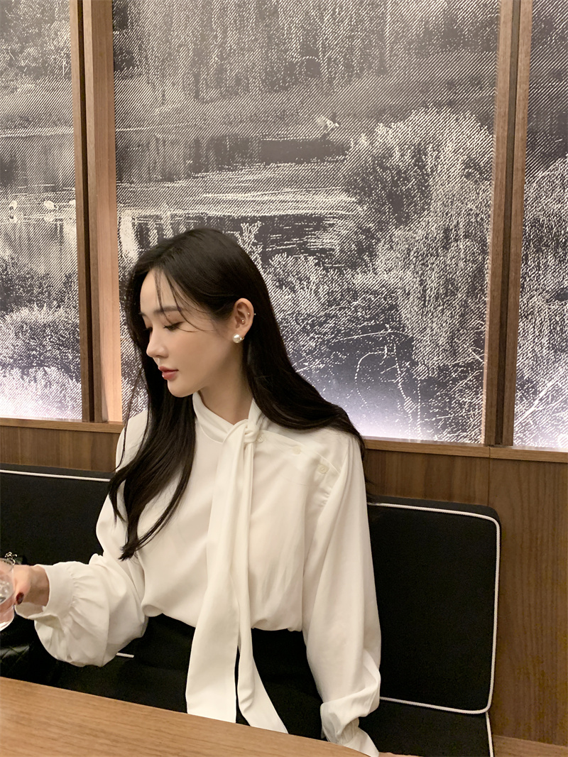 한국 chic 새로운 프랑스식 디자인 센스 레이스업 긴팔 여성 셔츠 슬림해 보이는 다용도 스택 착용 셔츠