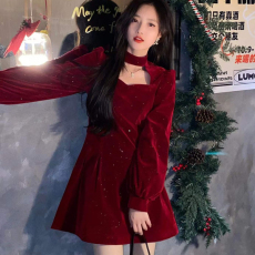 批发细闪丝绒<b class='q'>连衣裙</b>女2026秋冬新款<b class='q'>高档</b>气质优雅红色收腰显瘦A字裙子