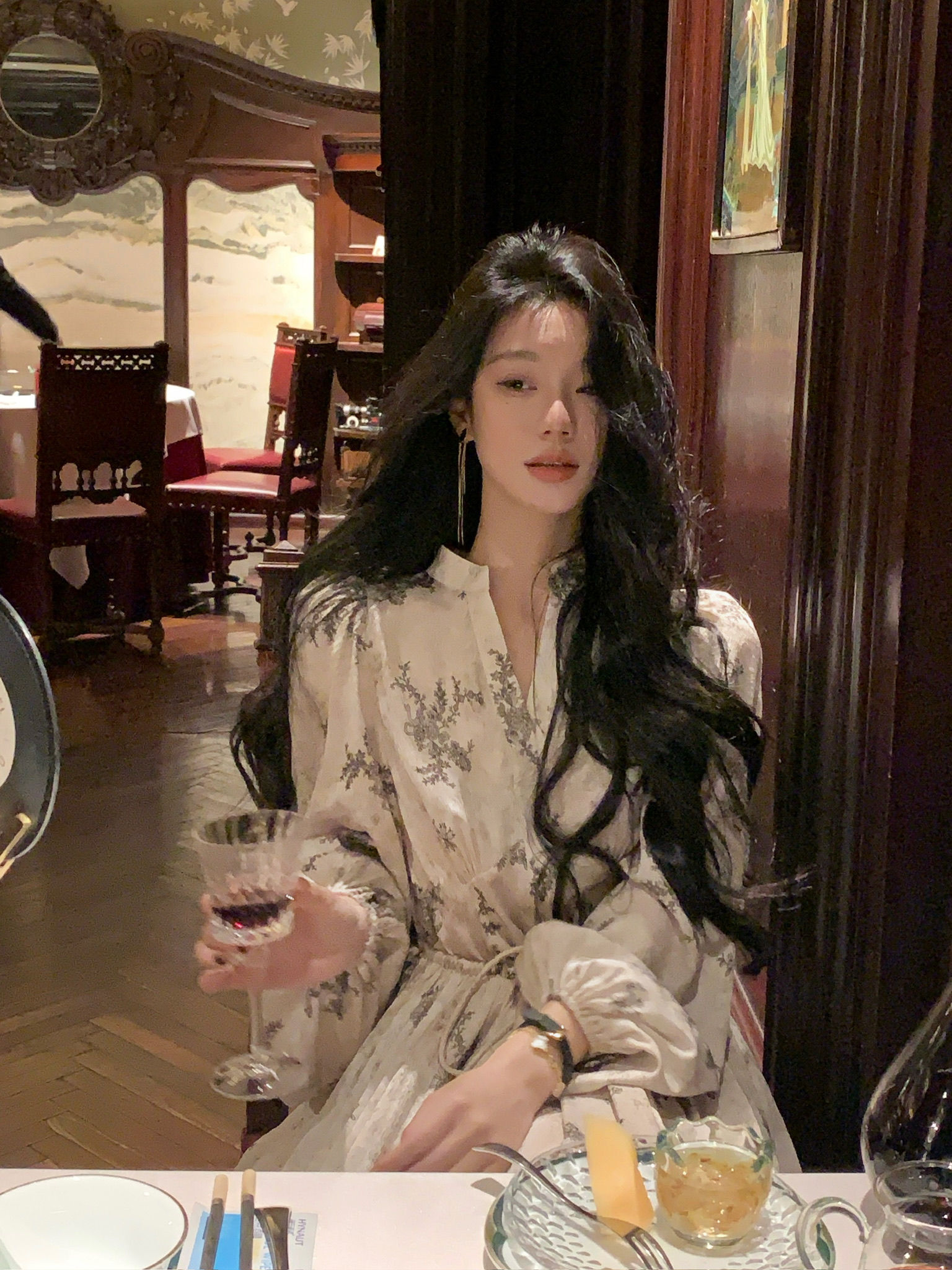 從一時刻藝術系學姐v領法式提花連衣裙女秋冬高級感氣質長裙