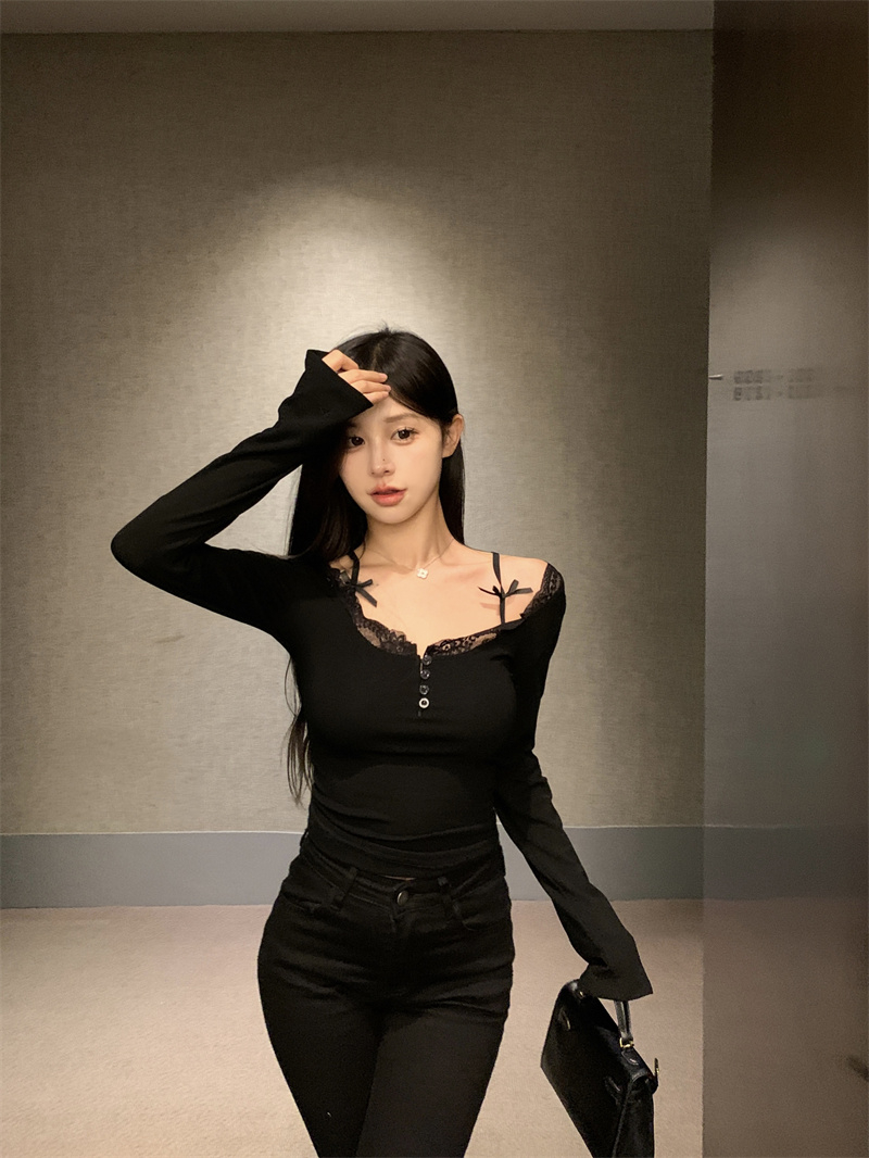 Lace bottoming shirt for women, autumn and winter design, sexy pure desire, slim fit fake two-piece top