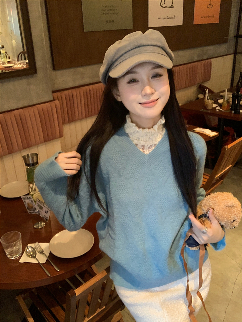 Actual shot of the new Korean style chic lace splicing fake two-piece V-neck loose thickened sweater