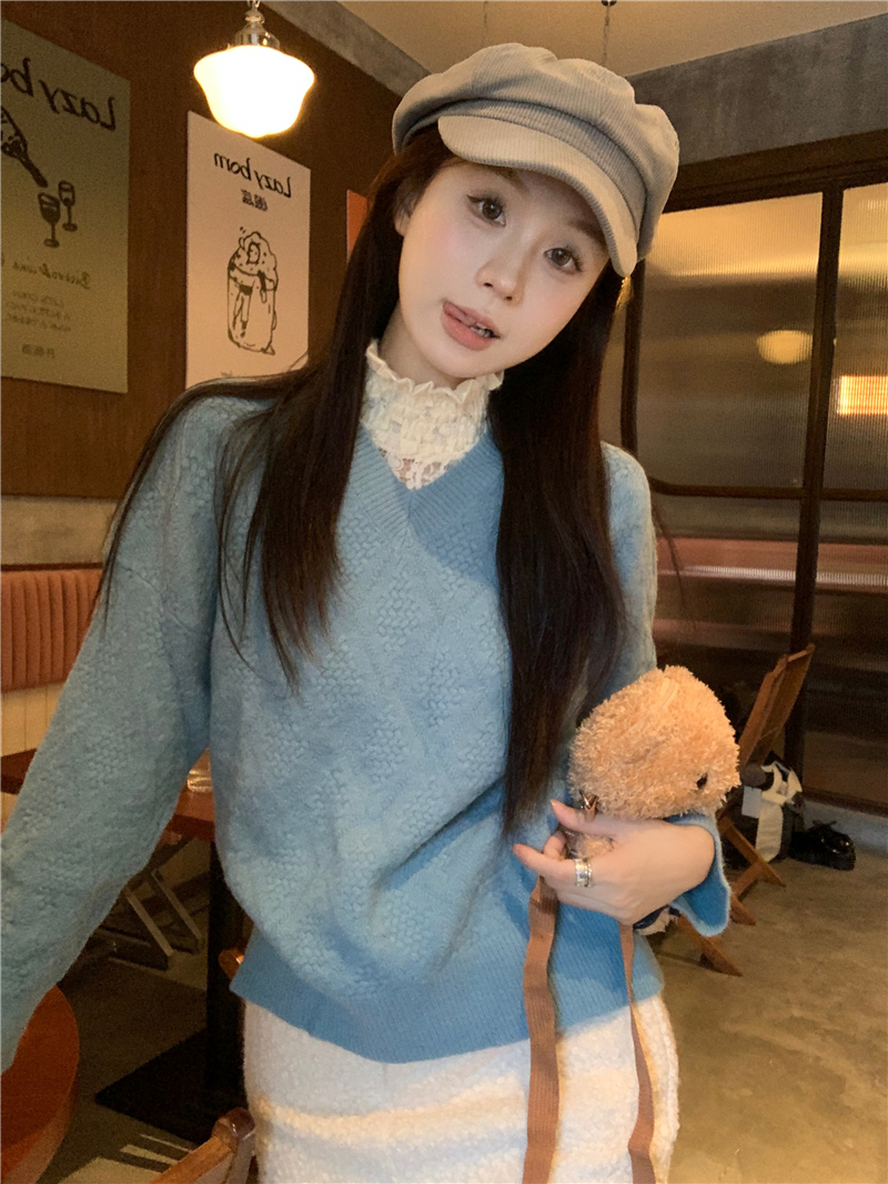 Actual shot of the new Korean style chic lace splicing fake two-piece V-neck loose thickened sweater