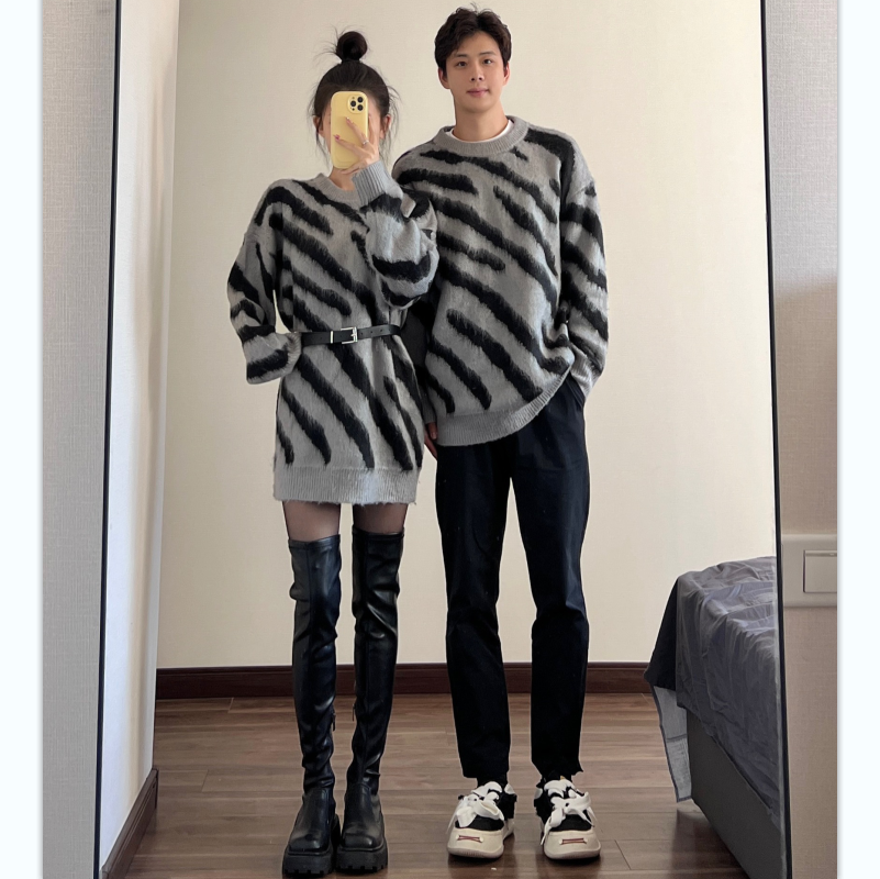 Couple's clothing autumn and winter niche design retro zebra pattern round neck sweater dress loose versatile sweater trend