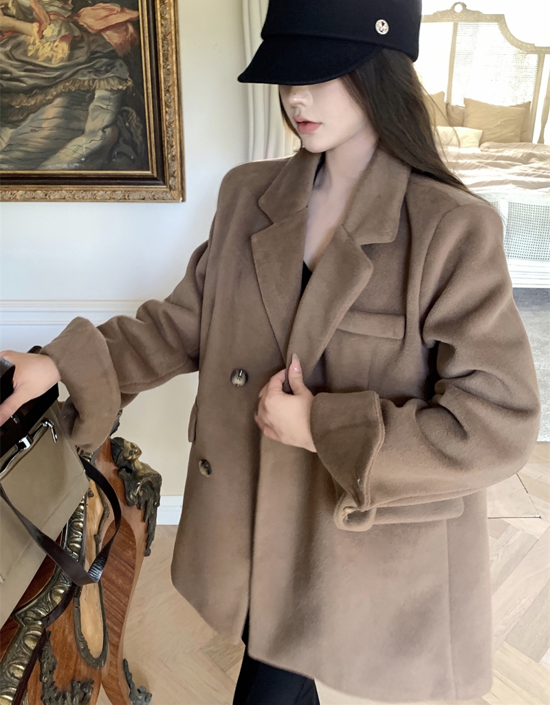 Real shot of winter retro small person loose quilted thickened suit woolen coat woolen coat for women