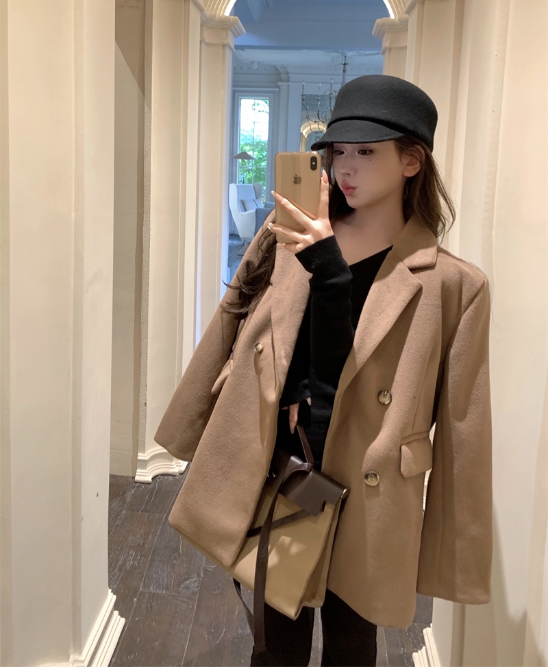 Real shot of winter retro small person loose quilted thickened suit woolen coat woolen coat for women