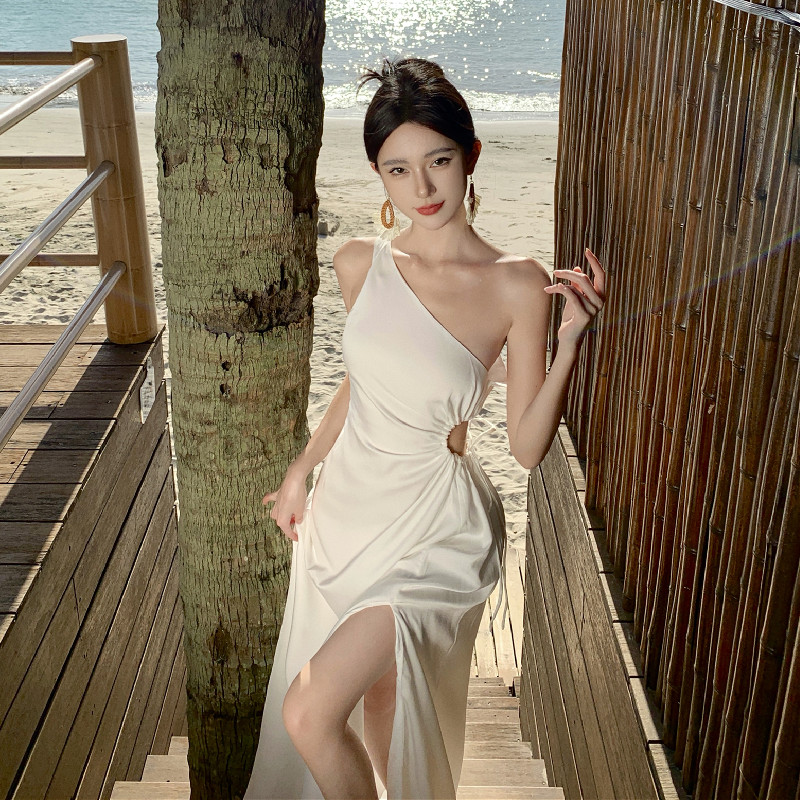 LN32300# 三亚海边度假连衣裙新款夏白色斜肩吊带开叉气质修身显瘦长裙 服裝批發女裝批發服飾貨源