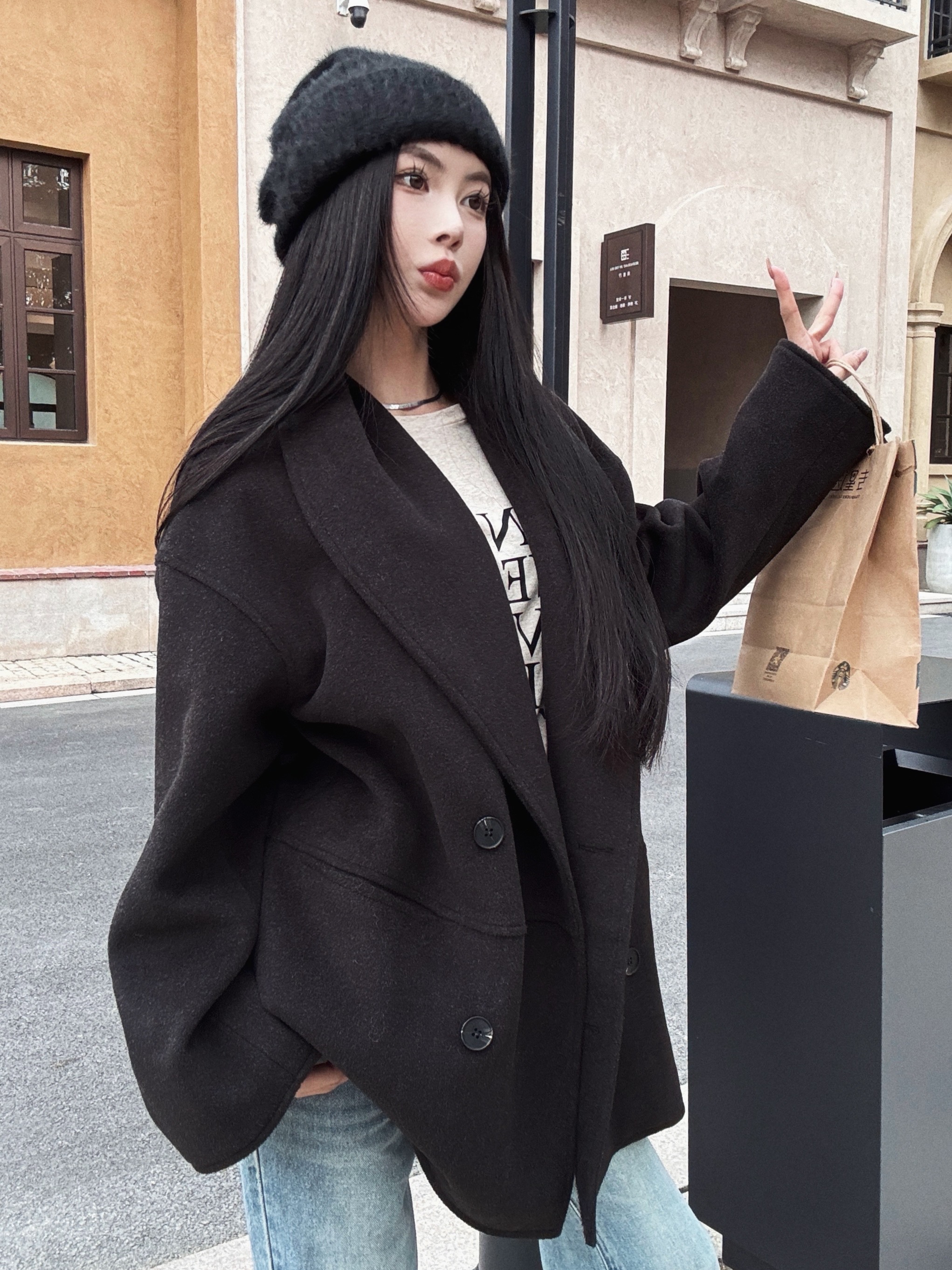 Real shot of the new autumn and winter mid-length woolen coat, stylish and fashionable woolen coat