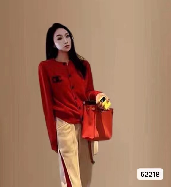 2023秋冬新款韓版時尚圓領燙鑽排扣長袖開衫上衣女