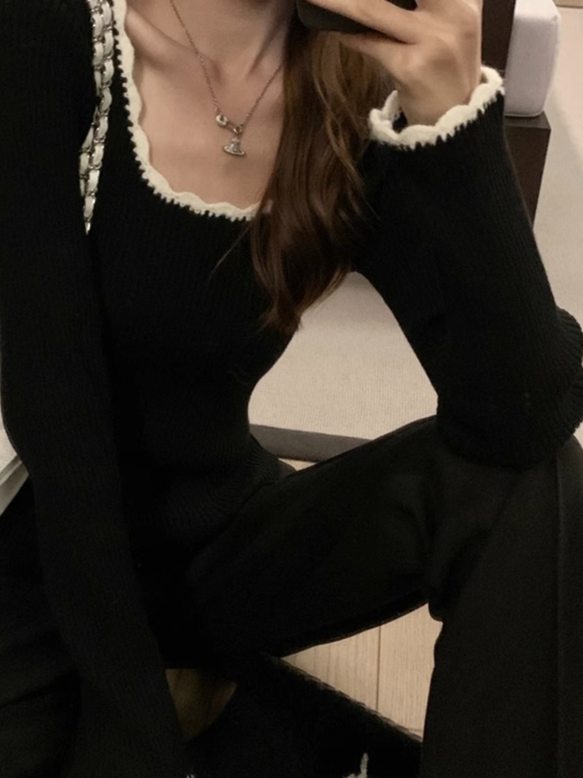 Lace contrast square neck bottoming sweater for women in autumn and winter with sweater, slim-fitting and high-end low-neck top