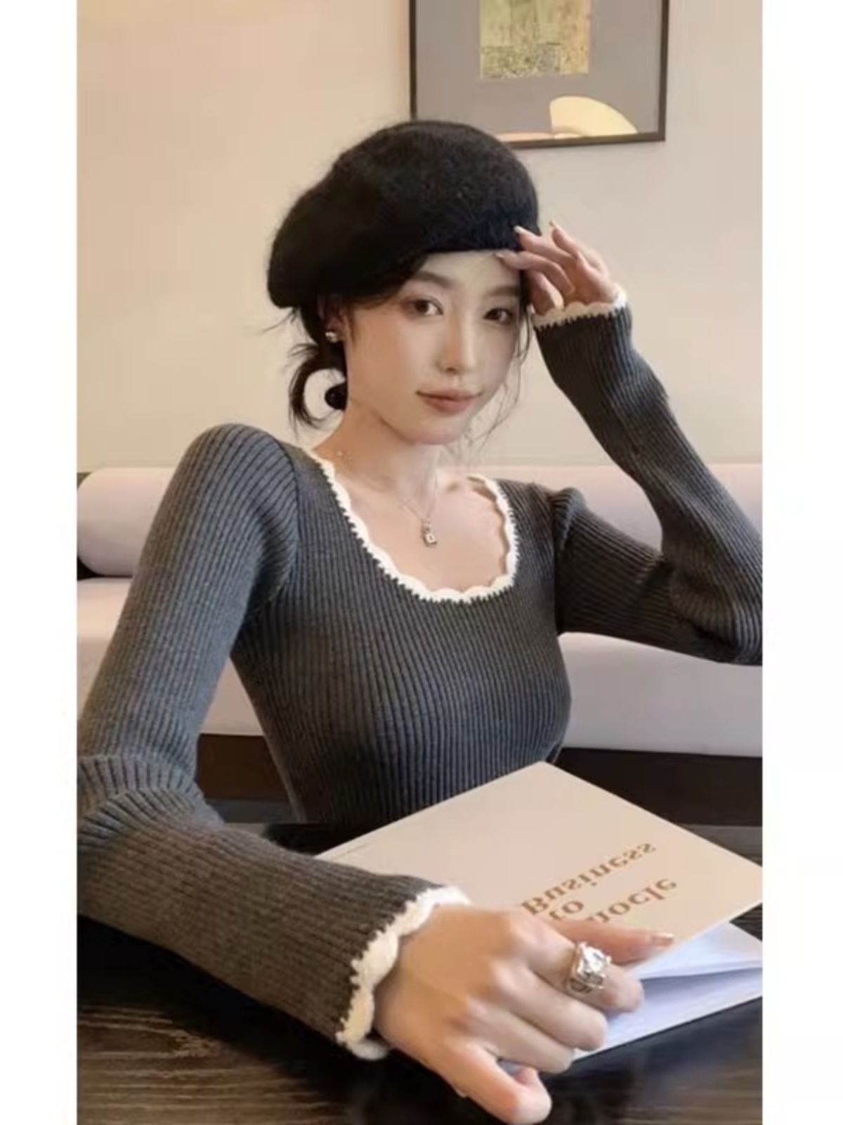 Lace contrast square neck bottoming sweater for women in autumn and winter with sweater, slim-fitting and high-end low-neck top