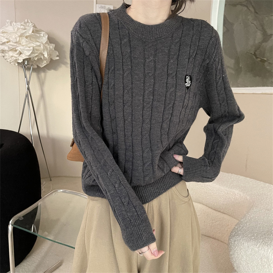 Real shot of pullover twist sweater for women in autumn and winter loose embroidered knitted jacket slimming versatile top