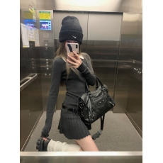 批发实拍实价   设计感假两件衬衫领修身长袖针织连衣裙 配腰带