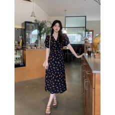 批发实拍 韩系大码碎花<b class='q'>连衣裙女</b>夏季新款高级感中长款V领显瘦茶歇裙子