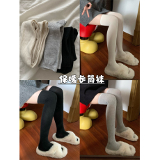 批发实拍实价秋冬加厚保暖学院风纯欲及膝长筒<b class='q'>袜</b>坑条显瘦压力<b class='q'>袜</b>大<b class='q'>腿</b><b class='q'>袜</b>